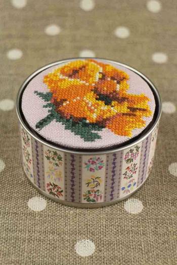 Sajou cross stitch kit Poppy motif round box